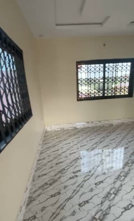 Chamber and Hall for rent @Sunyani, Berlin Top